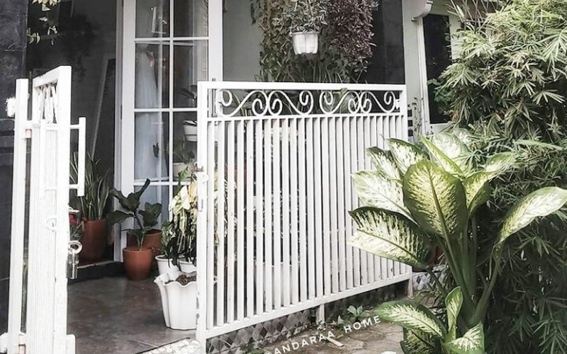 unique carved hollow iron fence