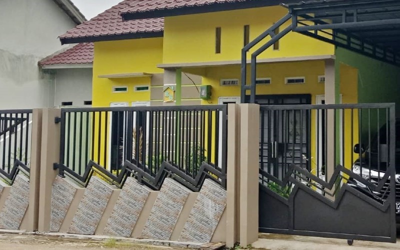 wall fence and single hollow iron