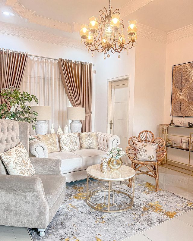 Minimalist family room 4x3 in the style of the Sultan