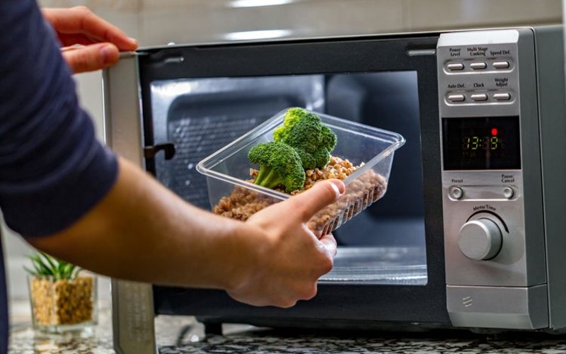 7 Perbedaan Oven dan Microwave yang Wajib Diketahui