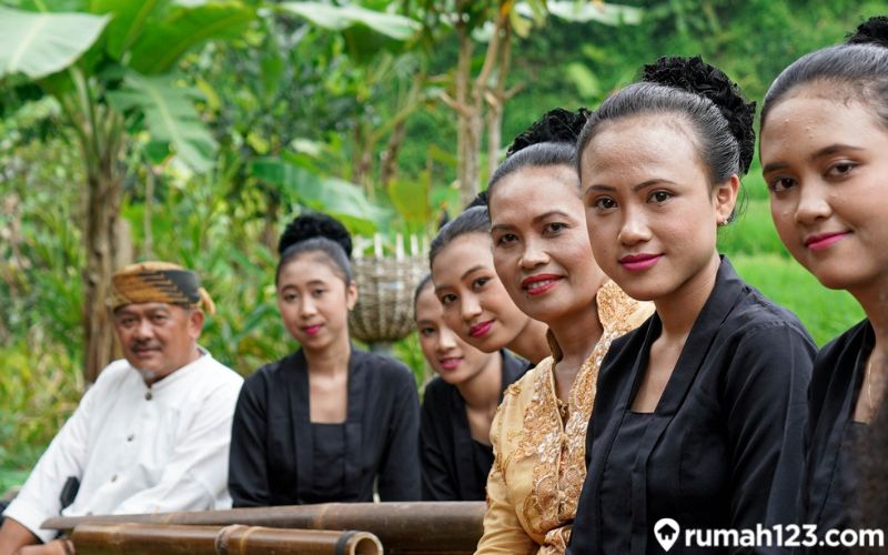 7 Contoh Pidato Bahasa Sunda Singkat atau Biantara Berbagai Tema