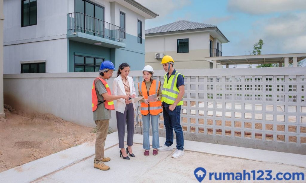 kontraktor-melakukan-survei-lokasi-1024x