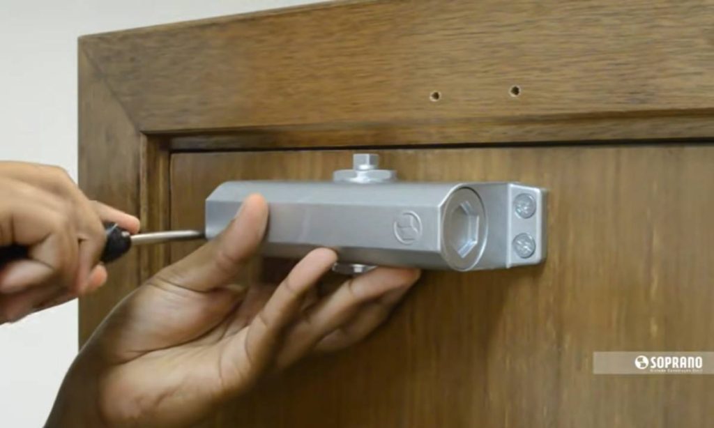 Cara Pasang Door Closer Pintu Kayu Dilengkapi Jenisnya