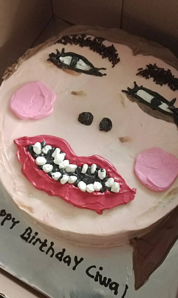 12 Inspirasi Kue Ulang Tahun Jelek Viral (Aneh, Unik, & Lucu)