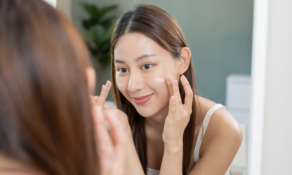 7 Rekomendasi Sunscreen untuk Kulit Sensitif Terbaik. Bebas Iritasi!